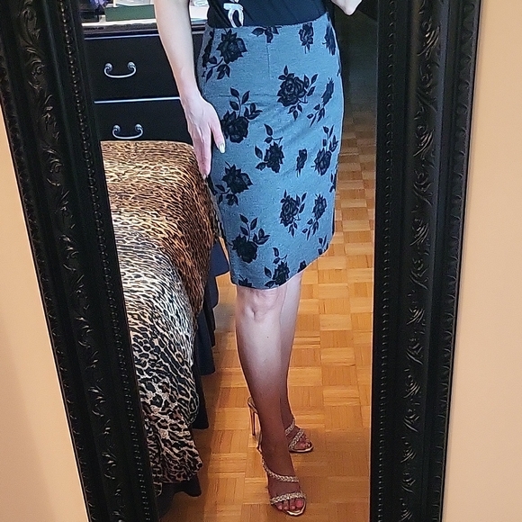 White House Black Market Gray Pencil Skirt, Burnout Velvet Floral Embroidery - Picture 5 of 12